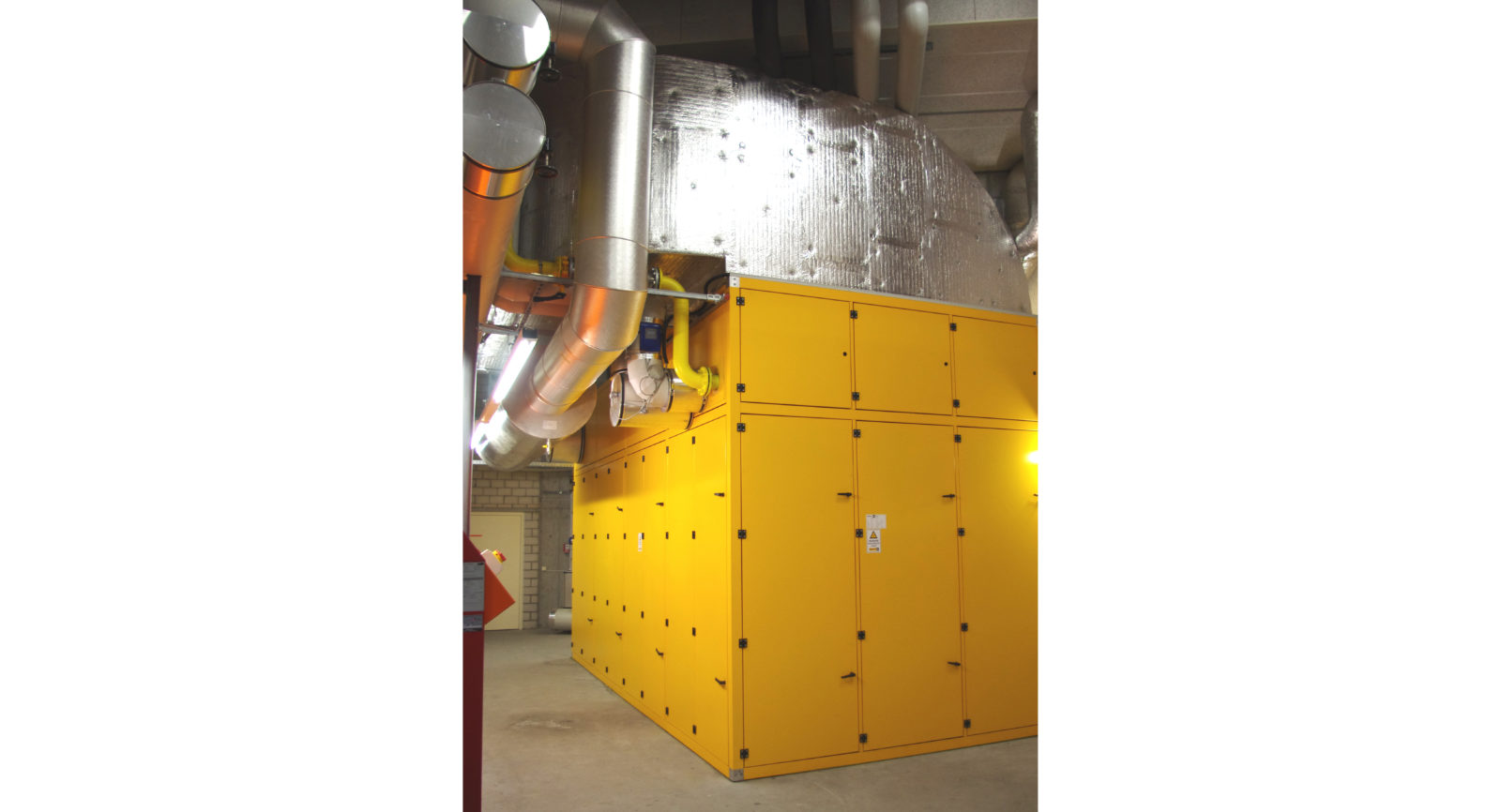 Das BHKW arbeitet mit Erdgas, das bereits heute einen Anteil von 15 Prozent Biogas enthält.