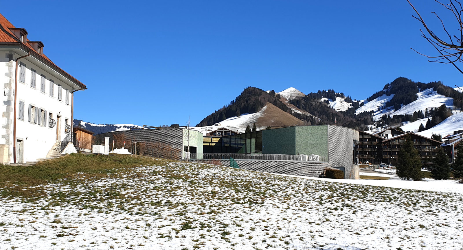 Die Bäderanlage – Bains de la Gruyère – stellt einen wichtigen Wärmeabnehmer dar und erlaubt durch seinen Tieftemperaturverbrauch eine Optimierung des Energieverbrauchs.