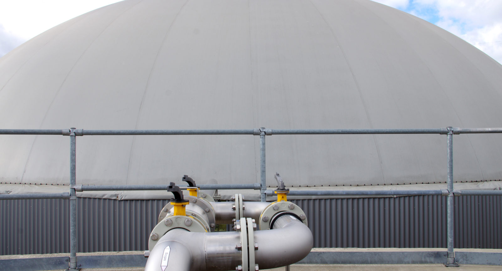 Rund 3'400 m3 Inhalt wird dem Biogas sowohl im Nachgärer als auch im Gasspeicher zur Verfügung gestellt.