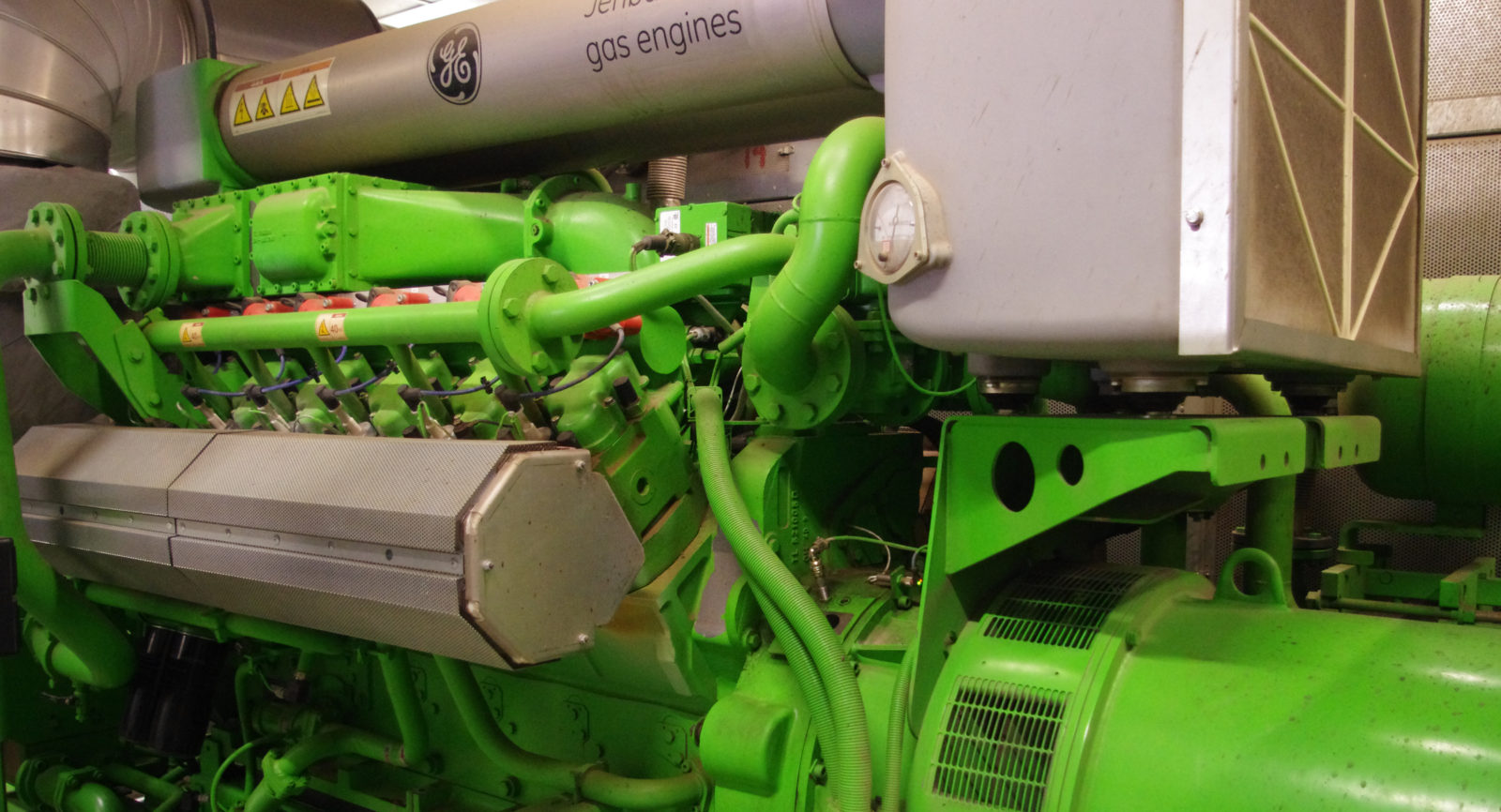 Das BHKW weist eine elektrische Leistung von 637 kW auf. Die Wärme erreicht rund 700 kW, der Gesamtwirkungsgrad liegt bei 83 Prozent.