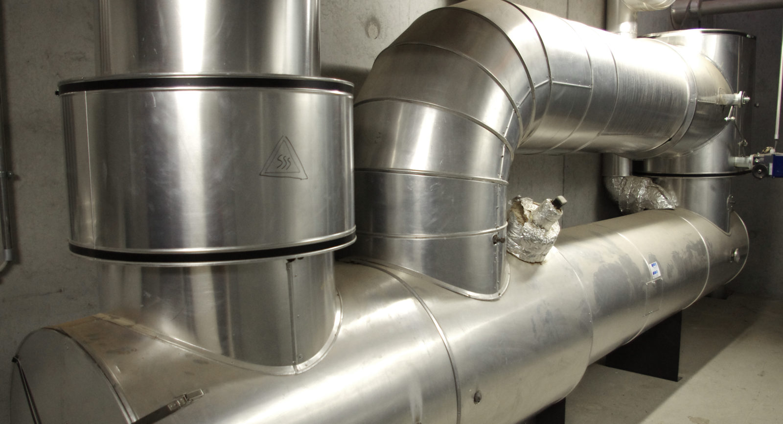 Mit der Wärmeauskopplung bei 115 °C sind die Voraussetzungen für den Einsatz in den nachbarschaftlichen Abfüllanlagen von Henniez erfüllt.