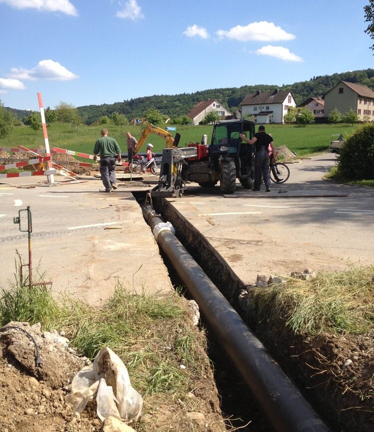 Die Müller Energie GmbH verlegte bislang 2,5 km Fernwärmeleitungen in Thayngen (SH).